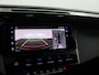 Peugeot 408 1.6 HYbrid Allure 180 EAT8 Apple Carplay/Android Auto, Cruise control adaptief, Vision pakket, Keyless entry, Parkeersensor voor/achter Een modern design met luxe en comfort. Dankzij het ruime interieur en de efficiënte hybride aandrijflijn is deze auto ideaal voor zowel dagelijkse ritten als lange afstanden. Met zijn rijke u