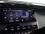 Peugeot 408 1.6 HYbrid Allure 180 EAT8 Apple Carplay/Android Auto, Cruise control adaptief, Vision pakket, Keyless entry, Parkeersensor voor/achter Een modern design met luxe en comfort. Dankzij het ruime interieur en de efficiënte hybride aandrijflijn is deze auto ideaal voor zowel dagelijkse ritten als lange afstanden. Met zijn rijke u
