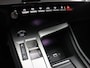 Peugeot 408 1.6 HYbrid Allure 180 EAT8 Apple Carplay/Android Auto, Cruise control adaptief, Vision pakket, Keyless entry, Parkeersensor voor/achter Een modern design met luxe en comfort. Dankzij het ruime interieur en de efficiënte hybride aandrijflijn is deze auto ideaal voor zowel dagelijkse ritten als lange afstanden. Met zijn rijke u