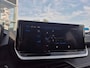 Peugeot 2008 1.2 Hybrid 145 GT Voor en achter camera | Climate control | Apple carplay en Android auto | Adaptive cruise control met stuurhulp | Dode hoek detectie | Elektrische stoelverstelling | Full led | LMV 17 inch | Alcantara bekleding | Voorstoelen verwarmd