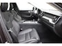 Volvo XC60 T6 350PK Automaat Plug-in Hybrid AWD Ultimate Dark / Luchtvering / Bowers & Wilkins / 360 Camera / Adaptieve Cruise Control / Stuur & Stoelverwarming / Elektr. Achterklep / Schuifdak / Trekhaak