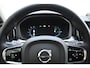 Volvo XC60 T6 350PK Automaat Plug-in Hybrid AWD Ultimate Dark / Luchtvering / Bowers & Wilkins / 360 Camera / Adaptieve Cruise Control / Stuur & Stoelverwarming / Elektr. Achterklep / Schuifdak / Trekhaak