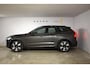 Volvo XC60 T6 350PK Automaat Plug-in Hybrid AWD Ultimate Dark / Luchtvering / Bowers & Wilkins / 360 Camera / Adaptieve Cruise Control / Stuur & Stoelverwarming / Elektr. Achterklep / Schuifdak / Trekhaak