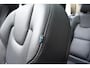 Volvo XC60 T6 350PK Automaat Plug-in Hybrid AWD Ultimate Dark / Luchtvering / Bowers & Wilkins / 360 Camera / Adaptieve Cruise Control / Stuur & Stoelverwarming / Elektr. Achterklep / Schuifdak / Trekhaak