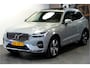 Volvo XC60 2.0 T6 Plug-in hybrid AWD 293kW/399pk Aut8 Long Range Edition Bright NIEUWSTAAT! PANORAMADAK + LEDER + ADAPT.CRUISE + PILOT ASSIST + GOOGLE NAVIGATIE&SERVICES + EL.WEGKLABARE TREKHAAK + SPATLAPPEN + CAMERA + PARKSENSOREN + 19" LM-VELGEN!!
