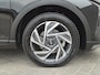 Hyundai Bayon 1.0 T-GDI Premium / Fabrieksgarantie tot 12-2029 / All season banden / Stuur- Stoel & Achterbank verwarming / Achteruitrijcamera / Draadloze telefoon lader / Cruise control / Apple Carplay Android Auto / Keyless Entry/Start / Climate control /