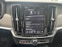 Volvo V90 T8 Plug-in hybrid AWD Ultra Dark | Luchtvering | Bowers & Wilkins | Massagestoelen | Panoramadak | Trekhaak |