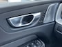Volvo XC60 2.0 T6 350 Pk AWD Ultimate Black Edition Luchtvering Bowers en Wilkins Trekhaak Head Up Panoramdak Elek Sportstoelen 21 Inch Velgen 360 Camera Apple Carplay Android Auto Stuurverwarming Vol opties