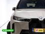BMW iX xDrive45 101 kWh M-Sport | Pano | Elec. Trekhaak | Luchtvering | Verlichte gril | Stoelverw. en koeling, | Achterbankverw. | Softclose, Meesturende achteras, Harman Kardon, 36 maanden Fabrieksgarantie NL-Auto, Service Inclusive