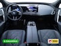 BMW iX xDrive45 101 kWh M-Sport | Pano | Elec. Trekhaak | Luchtvering | Verlichte gril | Stoelverw. en koeling, | Achterbankverw. | Softclose, Meesturende achteras, Harman Kardon, 36 maanden Fabrieksgarantie NL-Auto, Service Inclusive