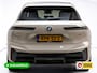 BMW iX xDrive45 101 kWh M-Sport | Pano | Elec. Trekhaak | Luchtvering | Verlichte gril | Stoelverw. en koeling, | Achterbankverw. | Softclose, Meesturende achteras, Harman Kardon, 36 maanden Fabrieksgarantie NL-Auto, Service Inclusive