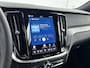 Volvo V60 T6 Recharge Plus Dark | 19" | Elektr. verst. Sporstoelen | Trekhaak | Getint Glas | Harman Kardon | Adaptieve Cruise | BLIS | Keyless | Stoel/Stuur/Achterbankverwarming