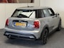 MINI Cooper 5-DEURS 1.5 CLASSIC AUTOMAAT NAVIGATIE CRUISE CONTROL CLIMATE CONTROL BLUETOOTH TELEFOON APPLE CARPLAY/ANDROID NIEUWE 17" LM VELGEN PDC ZEER MOOI !!