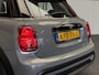 MINI Cooper 5-DEURS 1.5 CLASSIC AUTOMAAT NAVIGATIE CRUISE CONTROL CLIMATE CONTROL BLUETOOTH TELEFOON APPLE CARPLAY/ANDROID NIEUWE 17" LM VELGEN PDC ZEER MOOI !!