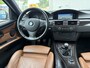 BMW 3-Serie Coupé 320i Corporate Lease Business Line Sport 6-Bak 165 PK. Prachtige en zeer goed onderhouden auto !!! Alle keuringen toegestaan !!
