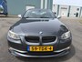 BMW 3-Serie Coupé 320i Corporate Lease Business Line Sport 6-Bak 165 PK. Prachtige en zeer goed onderhouden auto !!! Alle keuringen toegestaan !!