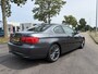 BMW 3-Serie Coupé 320i Corporate Lease Business Line Sport 6-Bak 165 PK. Prachtige en zeer goed onderhouden auto !!! Alle keuringen toegestaan !!