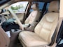 Volvo XC70 2.5 T Momentum AUTOMAAT STOELVERW./LEDER/CRUISE/YOUNGTIMER | NETTE AUTO !