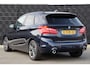 BMW 2-Serie Active Tourer 220i Executive Automaat | Adap. Cruise | Afn. Trekhaak | Stoelverwarming | Camera | Navigatie