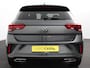 Volkswagen T-Roc 1.5 TSI 150pk Automaat R-Line Plus Navigatie Apple Carplay/Android Auto Camera Parkeersensoren Adaptive Cruise Control Stoelverwarming Virtual Cockpit Elektrische achterklep Getinte ramen Climate Control