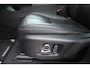 Land Rover Range Rover Evoque 1.5 P300e AWD 309PK R-DYNAMIC SE | PANORAMADAK | ELEKTRISCH VERSTELBARE VOORSTOELEN LEDEREN BEKLEDING | 20" LICHTMETALEN VELGEN | KEYLESS ENTRY / START | EXTRA GETINTE ACHTERRUITEN | FULL LED KOPLAMPEN | LED ACHTERLICHTEN | ADAPTIVE CRUISE CONTROL | APPLE CARPLAY | ACHTERKLEP ELEKTRISCH BEDIENBAAR |