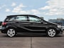 Mercedes-Benz B-klasse 180 Ambition Automaat | Navigatie | LED | Trekhaak | Cruise Control | Sfeerverlichting | Sportstoelen | 17"