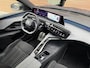 Peugeot E-3008 GT Avantage 210 73 kWh Stuur en stoelverwarming / Alcantara / trekhaak / Adaptive cruise / Keyless