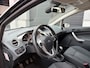 Ford Fiesta 1.25i Titanium 5-Deurs 82 PK. Leuke en zeer fijn rijdende auto met goed onderhoud in het verleden !!! Distributieriem en waterpomp vervangen in 2020 !! Alle keuringen toegestaan !