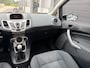 Ford Fiesta 1.25i Titanium 5-Deurs 82 PK. Leuke en zeer fijn rijdende auto met goed onderhoud in het verleden !!! Distributieriem en waterpomp vervangen in 2020 !! Alle keuringen toegestaan !