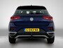Volkswagen T-Roc 1.5 TSI Style | ACHTERUITRIJCAMERA | TREKHAAK | NAVIGATIE | APPLE CARPLAY / ANDROID AUTO | ALL SEASON BANDEN | CLIMATE CONTROL