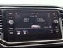 Volkswagen T-Roc 1.5 TSI Style | ACHTERUITRIJCAMERA | TREKHAAK | NAVIGATIE | APPLE CARPLAY / ANDROID AUTO | ALL SEASON BANDEN | CLIMATE CONTROL