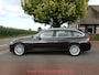 BMW 3-Serie Touring 320i High-Exe TREKHAAK / HEAD-UP / CARPLAY / SCHUIF-KANTELDAK