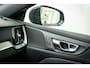 Volvo V60 Cross Country V60 B5 250PK Plus Bright Cross Country | Trekhaak | Adap cruise | Getint Glas | 19'' | Stoel verw.