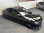 Mercedes-Benz C-klasse 180 PRESTIGE AUTOMAAT NAVIGATIE STOELVERWARMING CRUISE CONTROL BLUETOOTH TELEFOON MEDIA VOORBEREIDING RIJSTROOKSENSOREN DODEHOEKSENSOREN PDC ZEER MOOI !! ZWARTE GRILLE- DIFFUSERS UITLAATSYSTEEM MET KLEPSYSTEEM