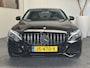 Mercedes-Benz C-klasse 180 PRESTIGE AUTOMAAT NAVIGATIE STOELVERWARMING CRUISE CONTROL BLUETOOTH TELEFOON MEDIA VOORBEREIDING RIJSTROOKSENSOREN DODEHOEKSENSOREN PDC ZEER MOOI !! ZWARTE GRILLE- DIFFUSERS UITLAATSYSTEEM MET KLEPSYSTEEM