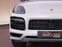Porsche Cayenne 3.0 E-Hybrid |sportdesign|krijt|panoramadak|Bose|PASM|sportuitlaat|memory|Apple Carplay|blind spot|PDLS|360 camera|stoelverwarming|22" sport classic|