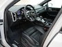 Porsche Cayenne 3.0 E-Hybrid |sportdesign|krijt|panoramadak|Bose|PASM|sportuitlaat|memory|Apple Carplay|blind spot|PDLS|360 camera|stoelverwarming|22" sport classic|