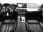 BMW 5-Serie Touring 530e | Panoramadak | Leder | Camera | Sfeerlicht | Keyless | Stoelverwarming | Cruise | Carplay