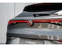 Volkswagen T-Roc R-Line First Edition | 'App-Connect' draadloze smartphone integratie | 30,5 cm display met 2D en 3D weergave | Automatische afstandsregeling (Adaptive Cruise Control)