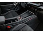 Volkswagen T-Roc R-Line First Edition | 'App-Connect' draadloze smartphone integratie | 30,5 cm display met 2D en 3D weergave | Automatische afstandsregeling (Adaptive Cruise Control)