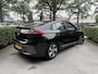 Hyundai Ioniq Comfort EV 28 kWh | WORDT VERWACHT | SOH 97,5% | APPLE CARPLAY | ANDROID AUTO | ACHTERUITRIJCAMERA | INFINITY GELUIDSSYSTEEM | PARKEERSENSOREN ACHTER | CRUISE CONTROL | RIJSTROOKHULP | NAVIGATIE | CLIMATE CONTROL | DRIVE MODE | BLUETOOTH | AUX | USB | DAB RADIO |