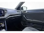Volkswagen T-Roc 1.0 TSI Style Business | Navigatie | Trekhaak | Stoelverwarming | Climate control | Dakrails | Extra getint glas | Lichtmetalen velgen