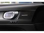 Volvo XC40 B3 177PK Automaat Ultimate Bright Elektrisch bedienbaar panoramadak / Cruise control / Achteruitrijcamera / Elektrisch bedienbare stoelen met geheugen / Stoel- en stuurverwarming / Elektrische achterklep / Harman Kardon
