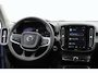 Volvo XC40 B3 177PK Automaat Ultimate Bright Elektrisch bedienbaar panoramadak / Cruise control / Achteruitrijcamera / Elektrisch bedienbare stoelen met geheugen / Stoel- en stuurverwarming / Elektrische achterklep / Harman Kardon