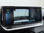 Peugeot e-2008 EV GT Pack 50kWh SOH 90% Panoramadak Trekhaak Two Tone Adap.Cruise 360°Camera Apple Carplay Android Auto 3D-Navi Ecc Pdc Keyless Regen-Lichtsensor Lane Assist Privacy Glas Lmv 18" Led Isofix Connected-Apps DAB Bluetooth 1e Eigenaar Origineel Nederlandse Auto Dealeronderhouden