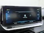 Peugeot e-2008 EV GT Pack 50kWh SOH 90% Panoramadak Trekhaak Two Tone Adap.Cruise 360°Camera Apple Carplay Android Auto 3D-Navi Ecc Pdc Keyless Regen-Lichtsensor Lane Assist Privacy Glas Lmv 18" Led Isofix Connected-Apps DAB Bluetooth 1e Eigenaar Origineel Nederlandse Auto Dealeronderhouden