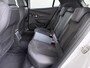 Peugeot e-2008 EV GT Pack 50kWh SOH 90% Panoramadak Trekhaak Two Tone Adap.Cruise 360°Camera Apple Carplay Android Auto 3D-Navi Ecc Pdc Keyless Regen-Lichtsensor Lane Assist Privacy Glas Lmv 18" Led Isofix Connected-Apps DAB Bluetooth 1e Eigenaar Origineel Nederlandse Auto Dealeronderhouden