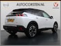 Peugeot e-2008 EV GT Pack 50kWh SOH 90% Panoramadak Trekhaak Two Tone Adap.Cruise 360°Camera Apple Carplay Android Auto 3D-Navi Ecc Pdc Keyless Regen-Lichtsensor Lane Assist Privacy Glas Lmv 18" Led Isofix Connected-Apps DAB Bluetooth 1e Eigenaar Origineel Nederlandse Auto Dealeronderhouden