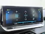 Peugeot e-2008 EV GT Pack 50kWh SOH 90% Panoramadak Trekhaak Two Tone Adap.Cruise 360°Camera Apple Carplay Android Auto 3D-Navi Ecc Pdc Keyless Regen-Lichtsensor Lane Assist Privacy Glas Lmv 18" Led Isofix Connected-Apps DAB Bluetooth 1e Eigenaar Origineel Nederlandse Auto Dealeronderhouden