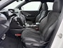 Peugeot e-2008 EV GT Pack 50kWh SOH 90% Panoramadak Trekhaak Two Tone Adap.Cruise 360°Camera Apple Carplay Android Auto 3D-Navi Ecc Pdc Keyless Regen-Lichtsensor Lane Assist Privacy Glas Lmv 18" Led Isofix Connected-Apps DAB Bluetooth 1e Eigenaar Origineel Nederlandse Auto Dealeronderhouden